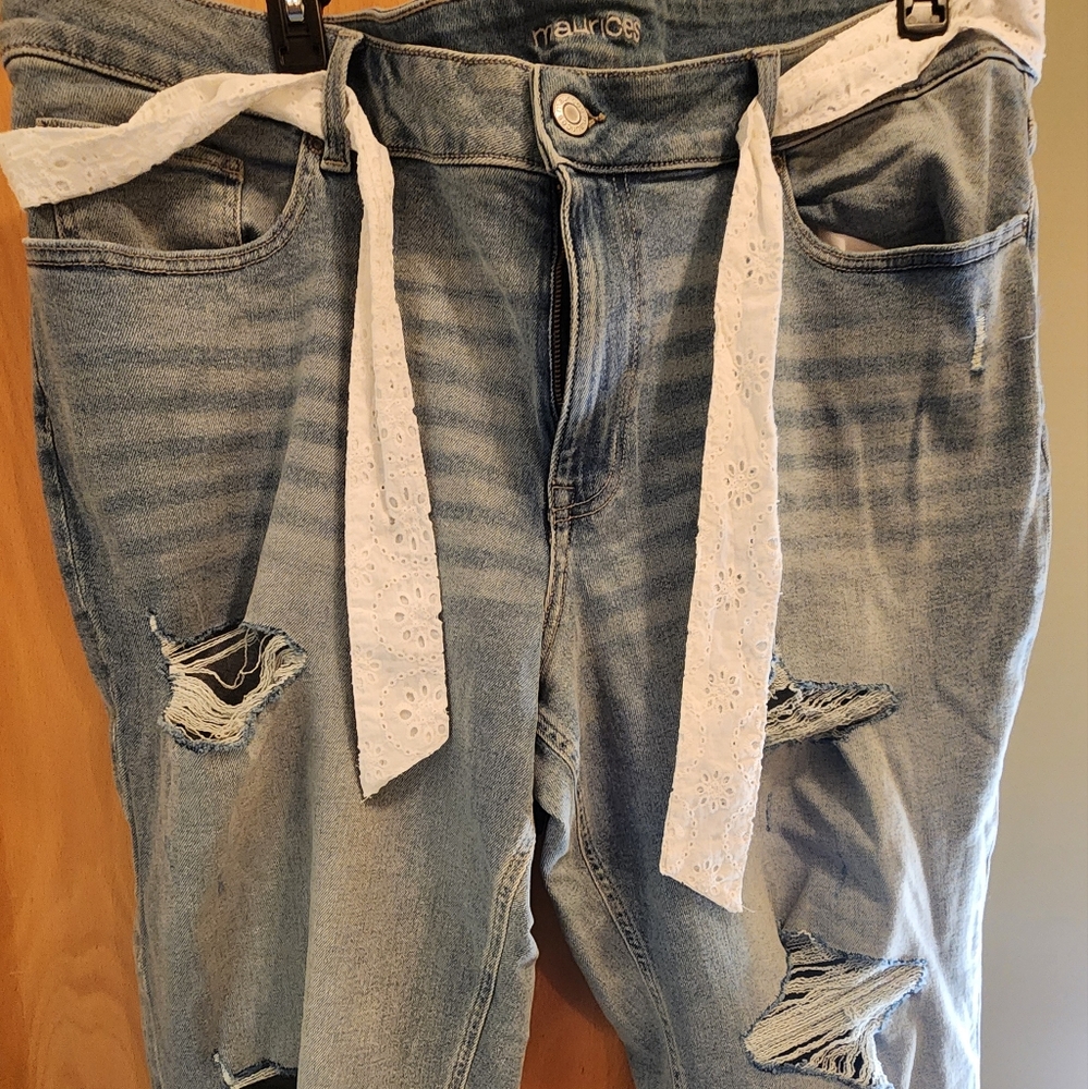 MAURICES WOMENS SIZE 24 CAPRIS WITH TIE